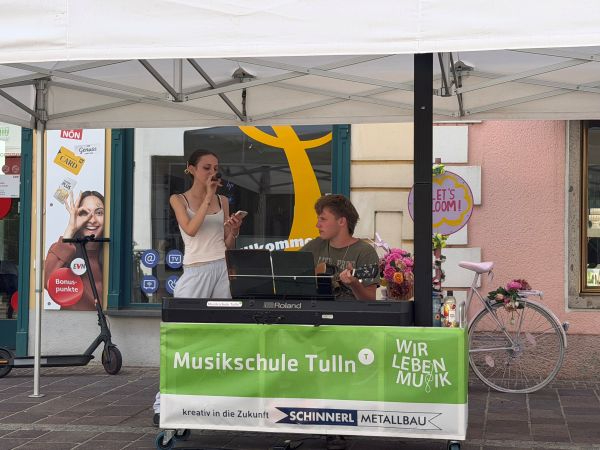 Caro_und_Alex_1.7._Shopping_Gala_1.jpg