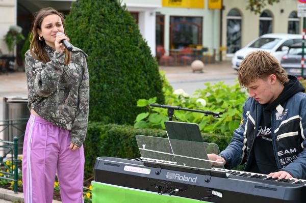 Strassenmusik_Okt_25_Gesang__und_Tasten1.jpg