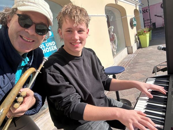 Strassenmusik_Okt_25_mit_Karl.jpg